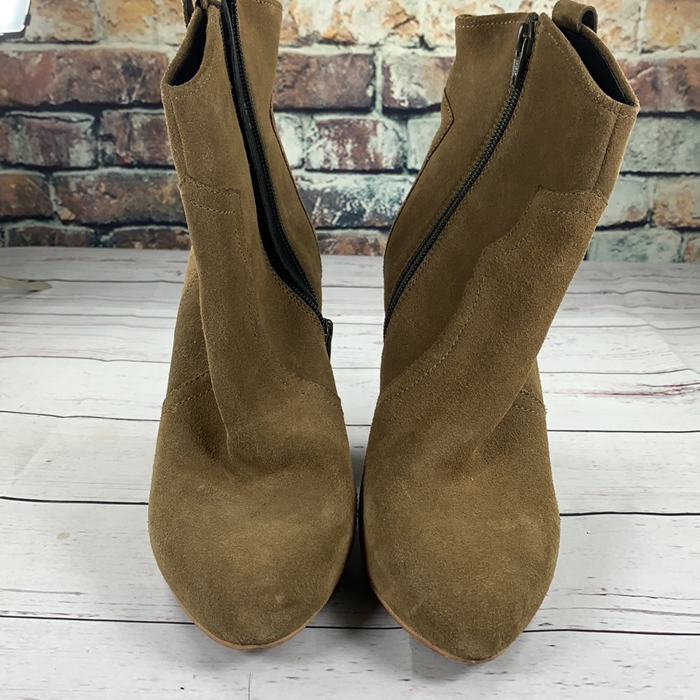 Steve Madden “PETTRRA” olive ankle booties size 9 - Picture 3 of 8